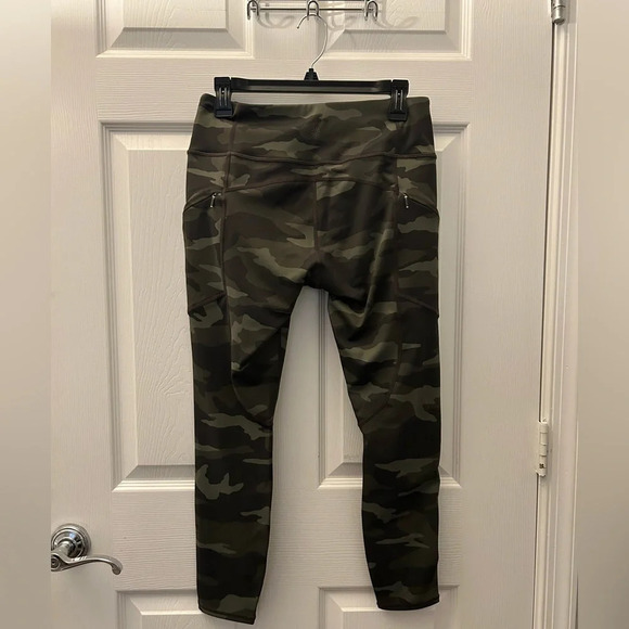 ! ATHLETA Camo Leggings size M - Picture 2 of 6